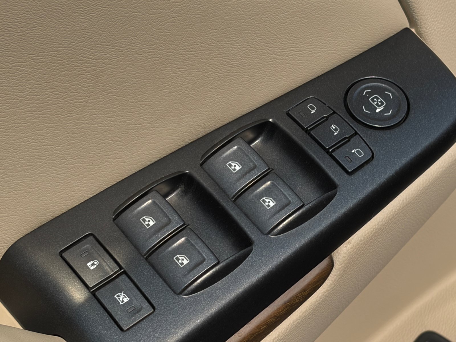 Used 2019 GMC Yukon Denali AWD/4WD image 16