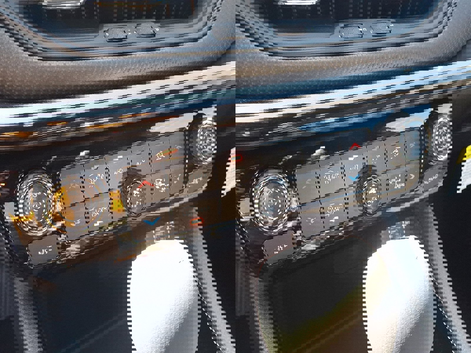 Used 2024 Jeep Compass Latitude w/ Convenience Group image 15