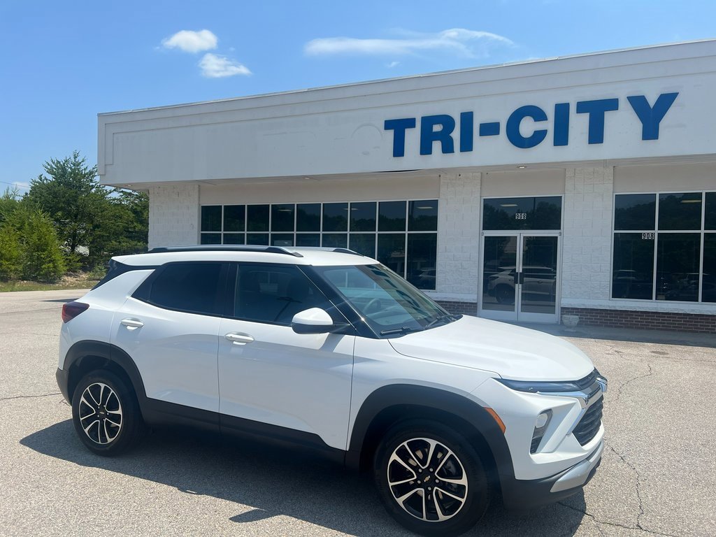 Used 2024 Chevrolet TrailBlazer LT image 2