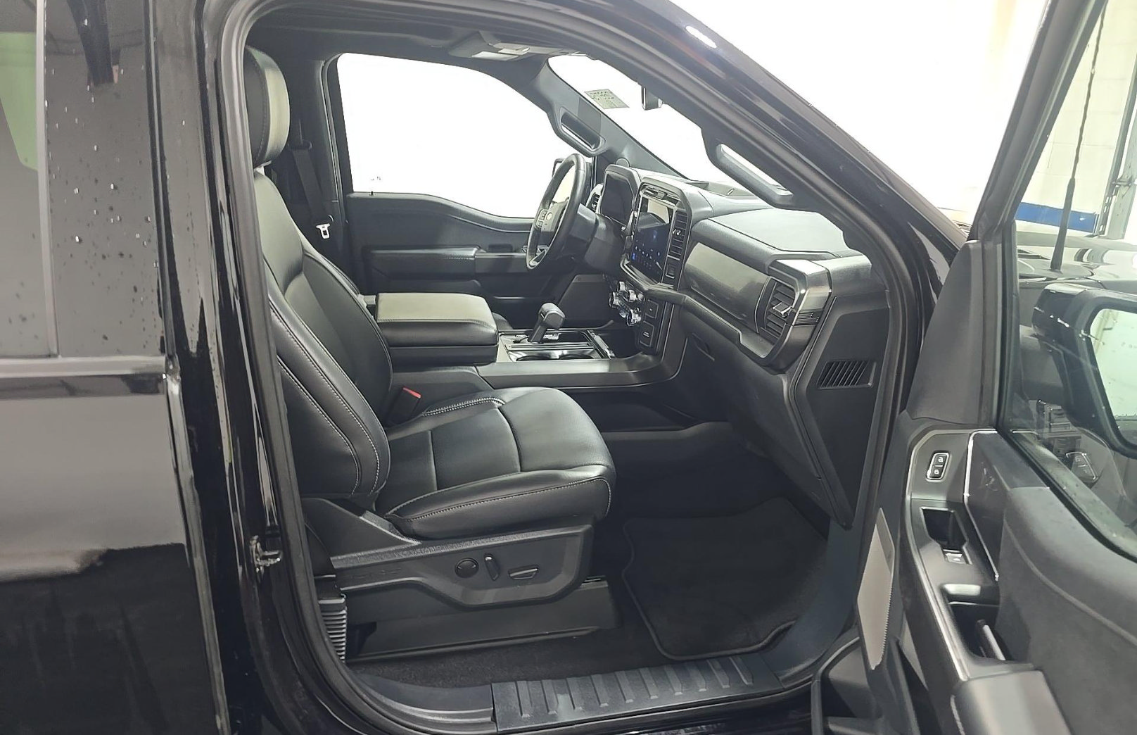 Used 2025 Ford F150 Lariat AWD/4WD image 8
