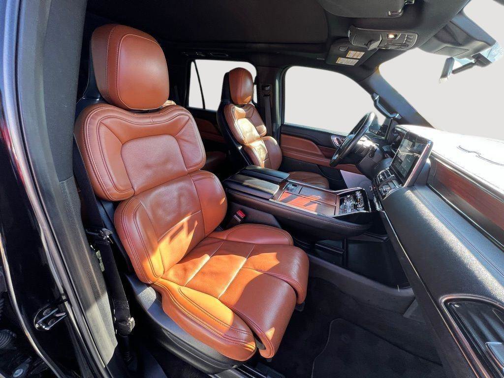 Used 2021 Lincoln Navigator L Reserve w/ Luxury Package image 32