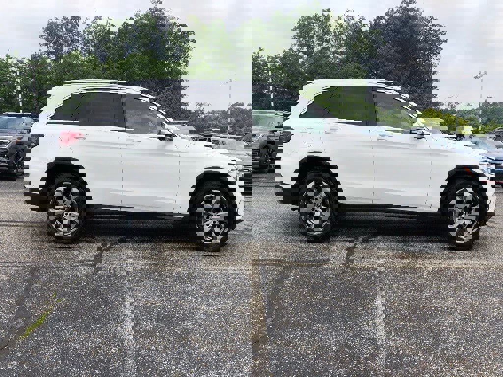 Used 2022 Mercedes-Benz GLC 300 4MATIC w/ Premium Package Lite image 8