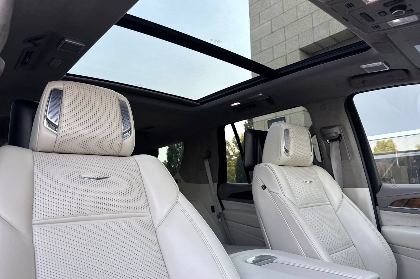 Used 2024 Cadillac Escalade Sport Platinum w/ LPO, ONYX Package AWD/4WD image 21