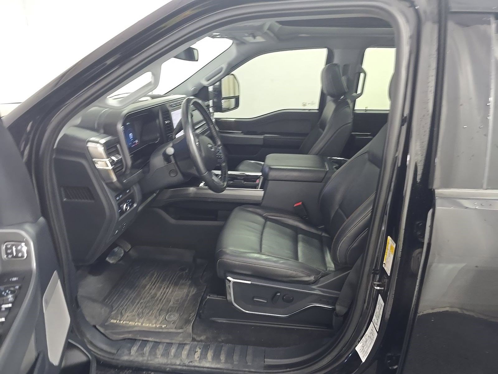 Used 2023 Ford F250 Lariat w/ Lariat Ultimate Package AWD/4WD image 7