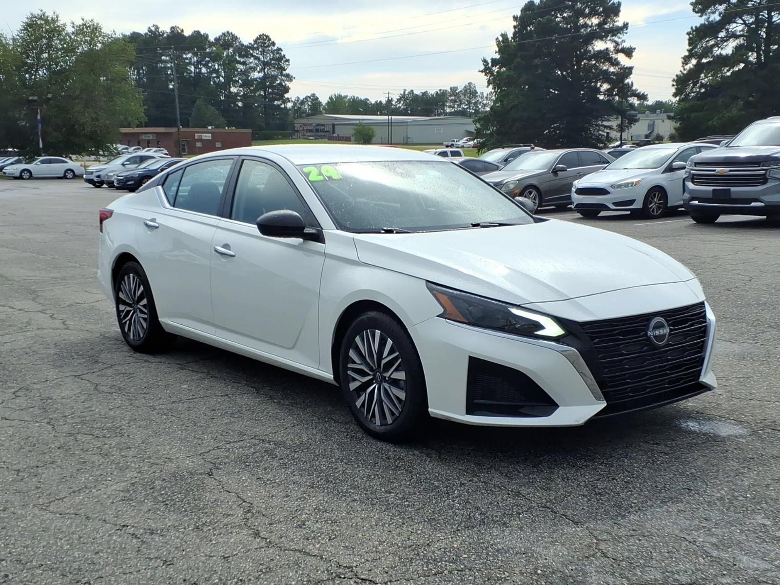 Used 2024 Nissan Altima 2.5 SV FWD image 7