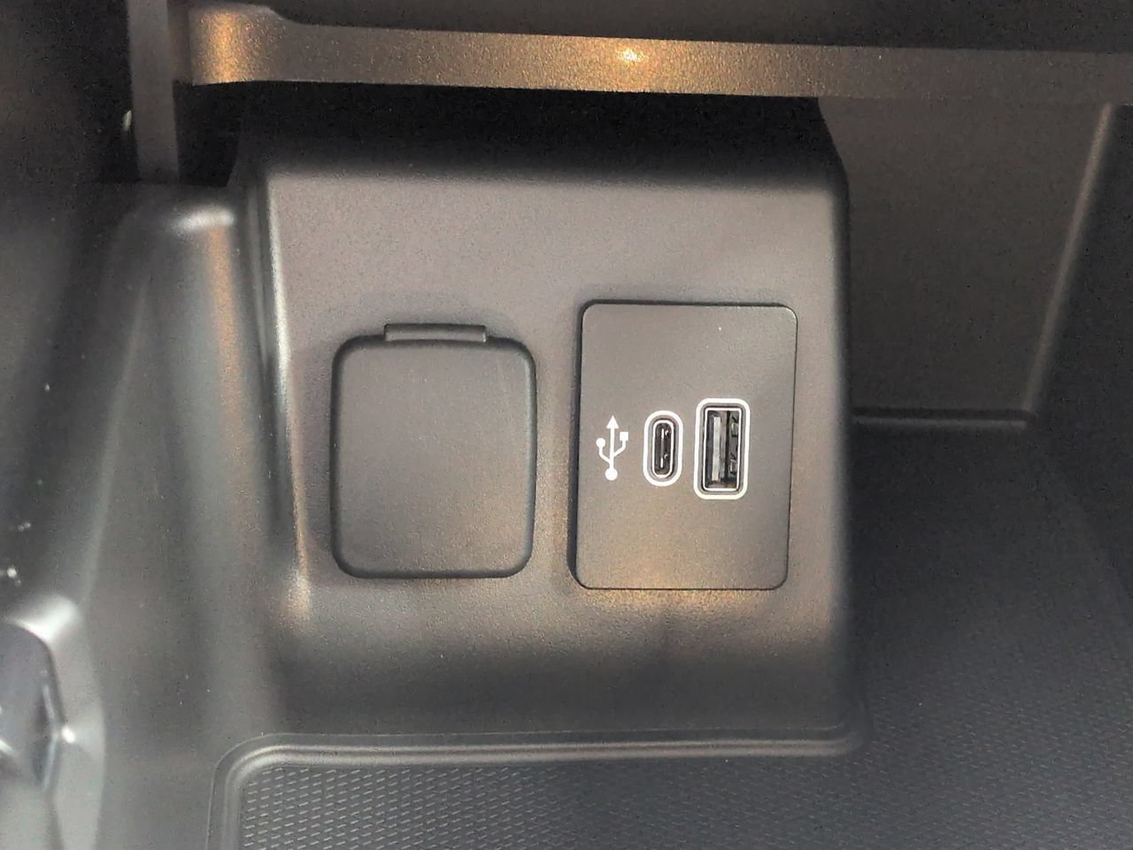 Certified 2025 Ford Explorer Active RWD image 21
