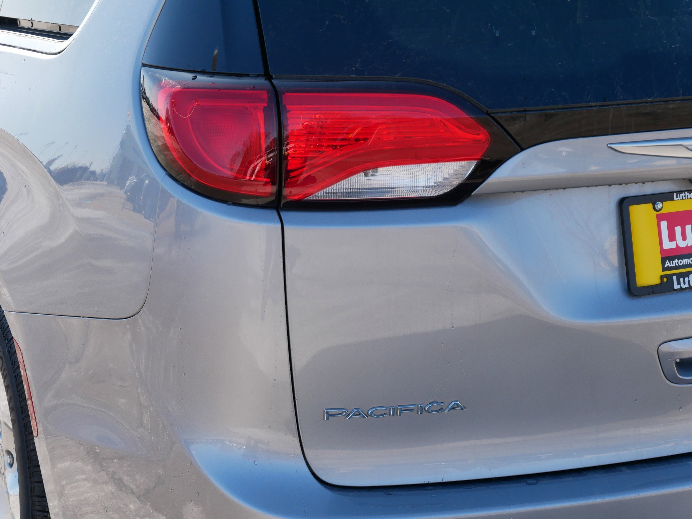 Used 2018 Chrysler Pacifica Touring Plus image 17