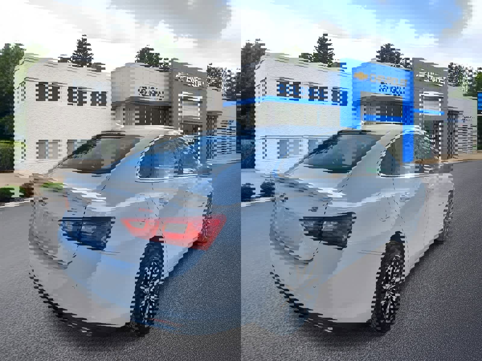 Used 2025 Chevrolet Malibu RS image 4