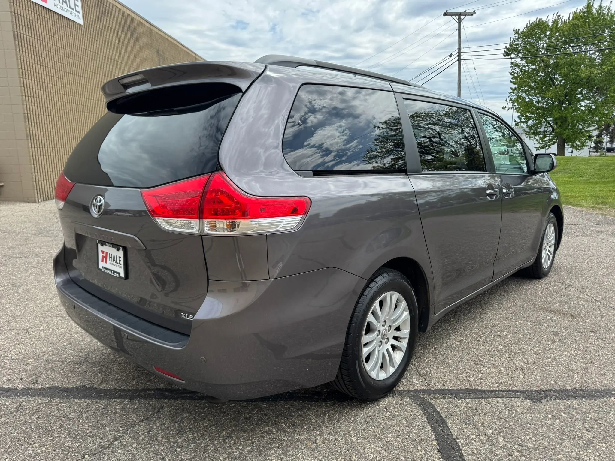 Used 2013 Toyota Sienna XLE FWD image 9