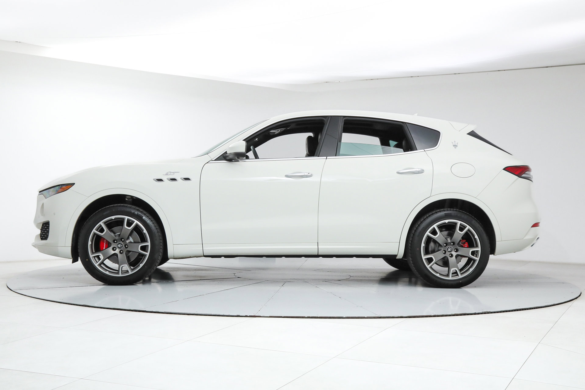 Certified 2023 Maserati Levante GT image 2