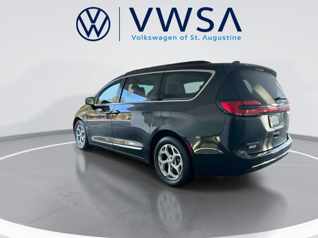 Used 2023 Chrysler Pacifica Limited FWD image 5