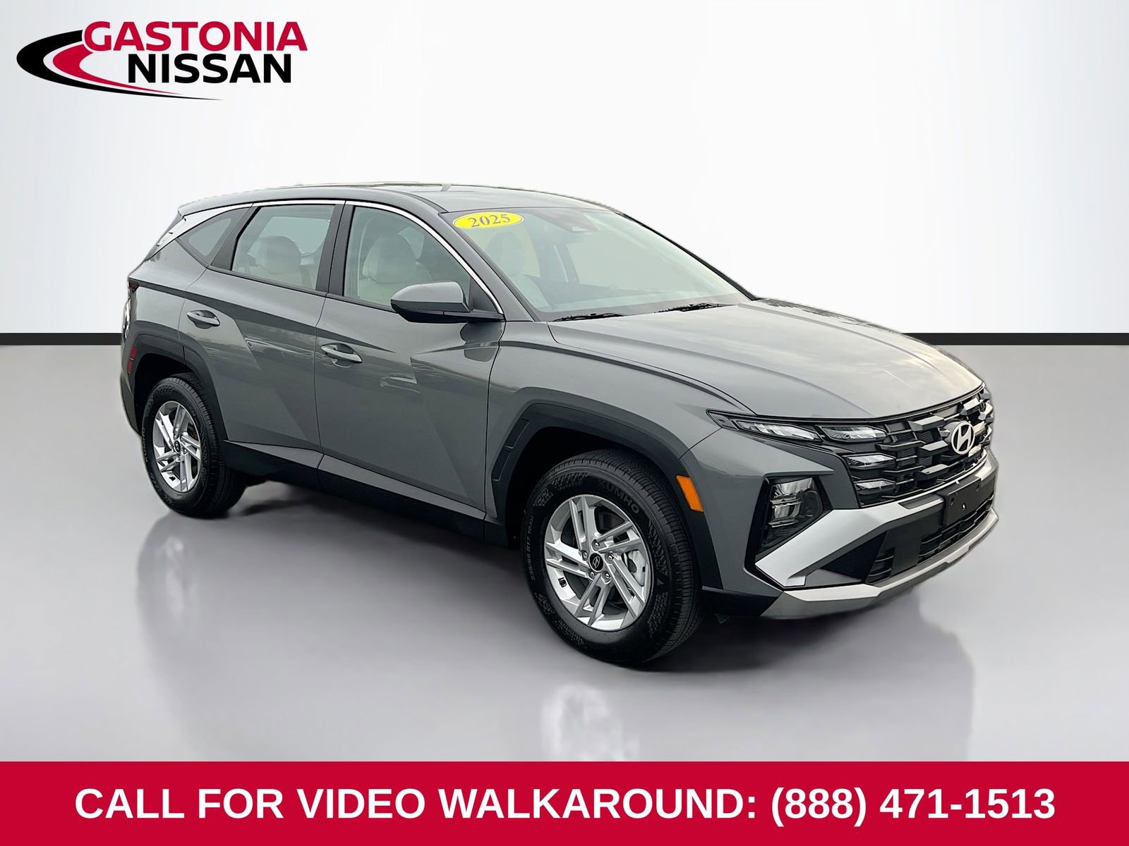 Used 2025 Hyundai Tucson SE image 1