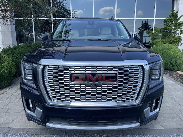 Used 2021 GMC Yukon Denali w/ Denali Premium Package image 3