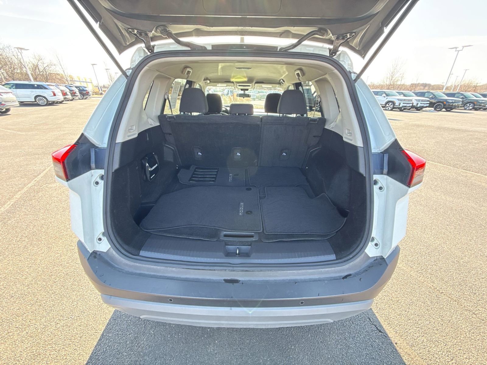 Used 2023 Nissan Rogue S image 23