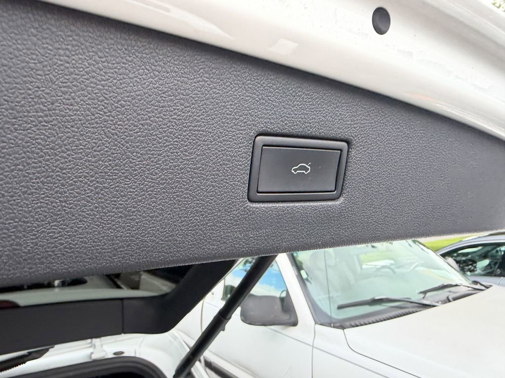 Used 2024 Volkswagen Tiguan SE R-Line FWD image 29