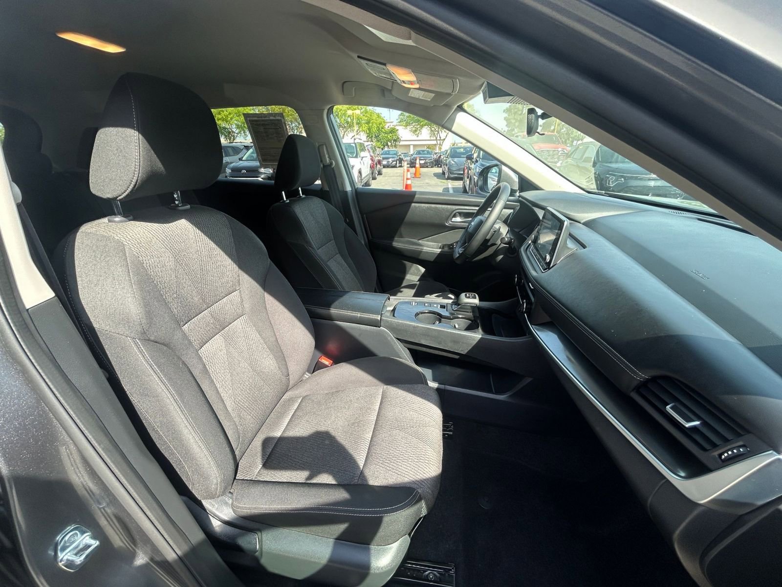 Used 2025 Nissan Rogue SV FWD image 38