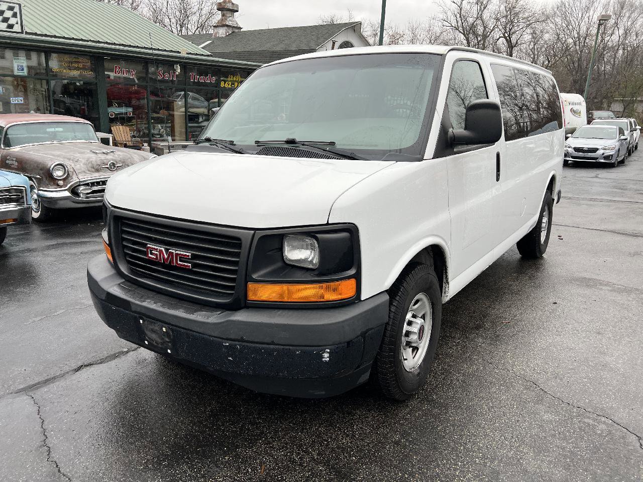 Used 2017 GMC Savana 2500 RWD image 2