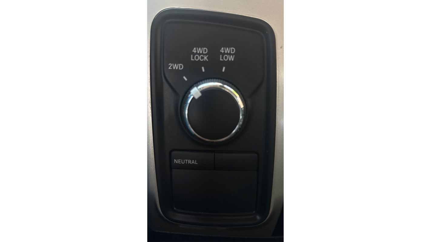 Used 2018 RAM 2500 SLT w/ Luxury Group AWD/4WD image 35