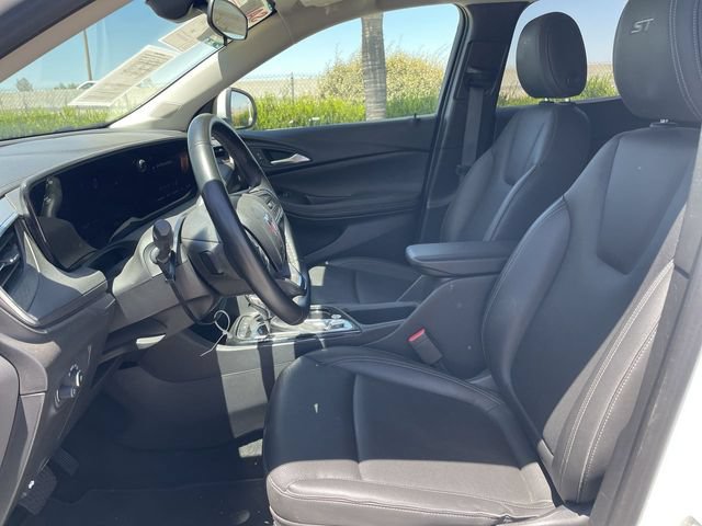 Used 2024 Buick Encore GX Sport Touring FWD image 18