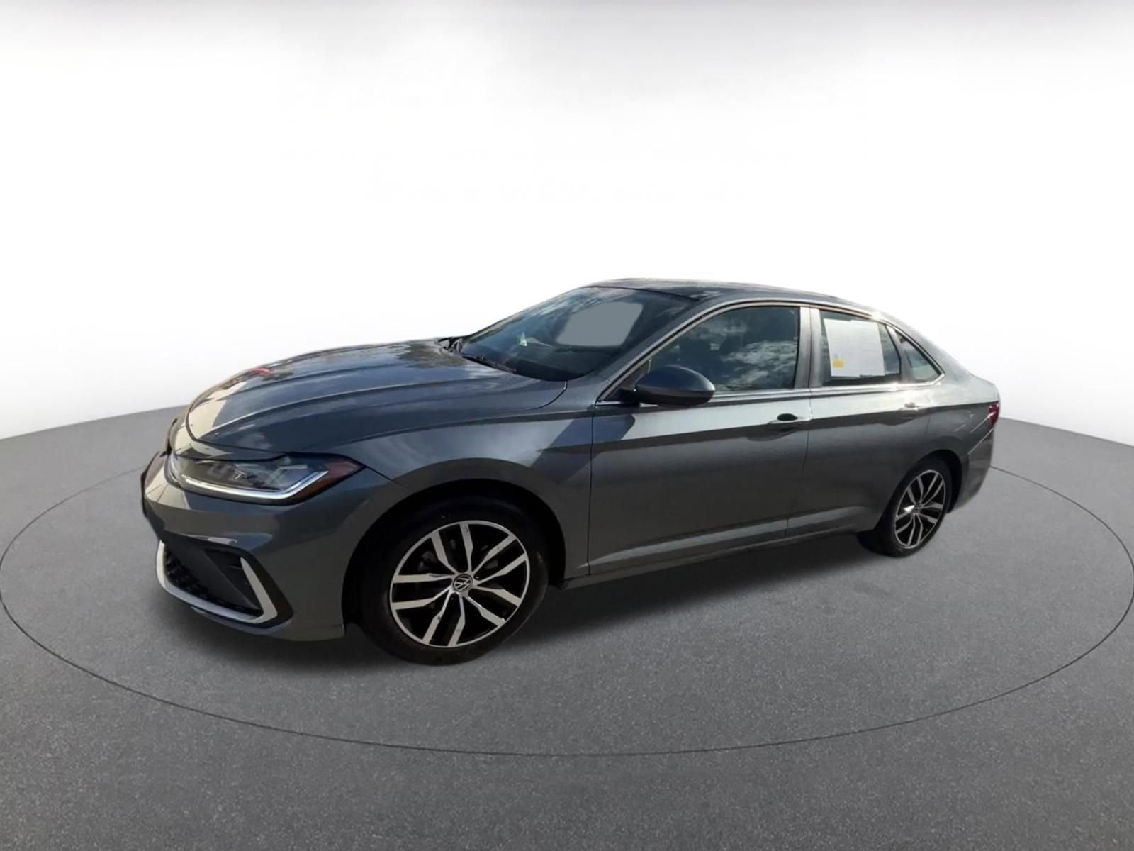 Used 2025 Volkswagen Jetta SE image 8