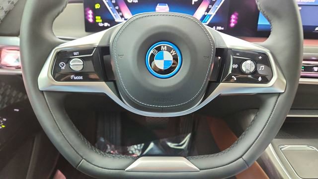 Used 2023 BMW i7 xDrive60 w/ Executive Package 2 image 45