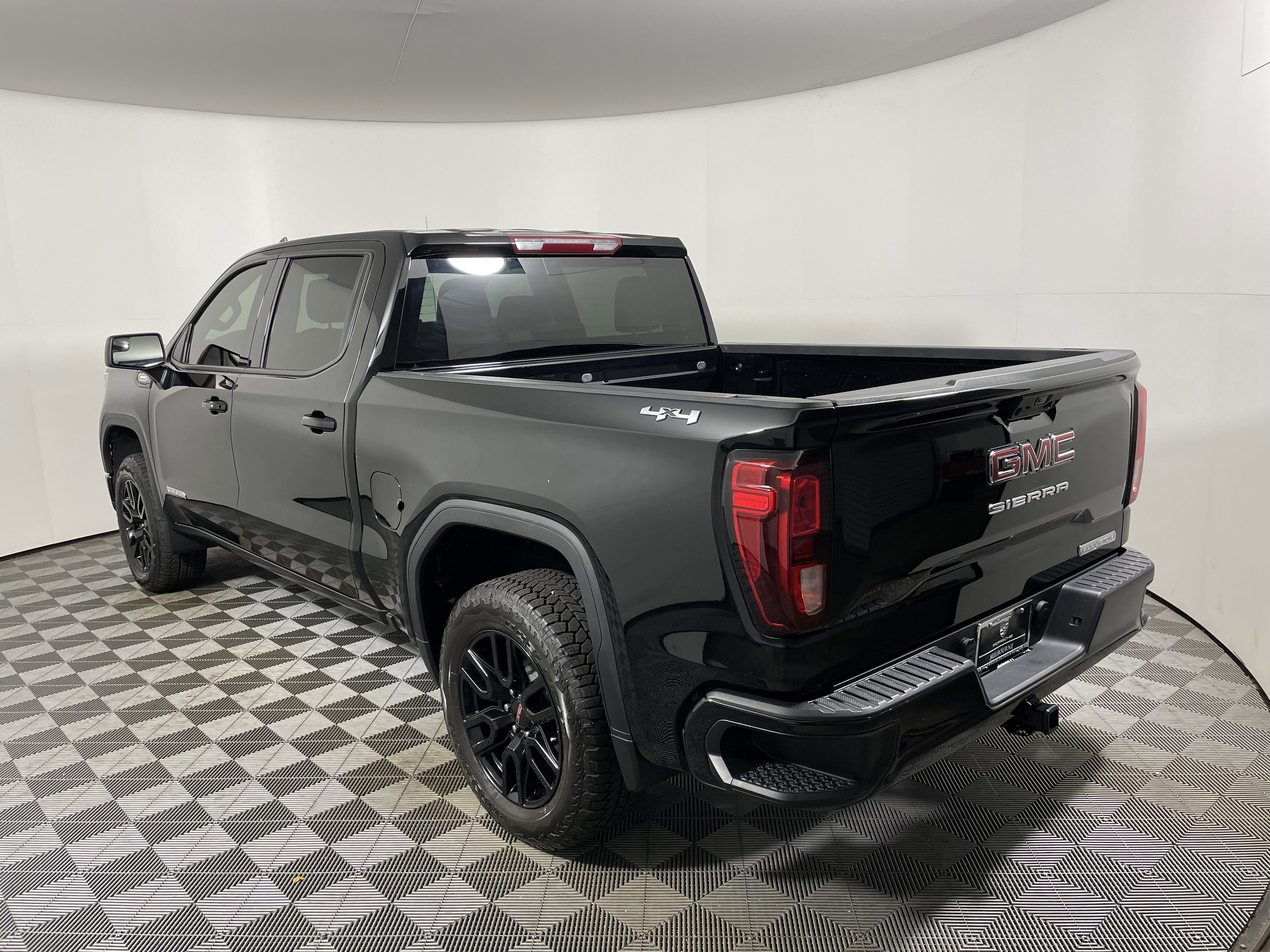 Used 2025 GMC Sierra 1500 Elevation image 3