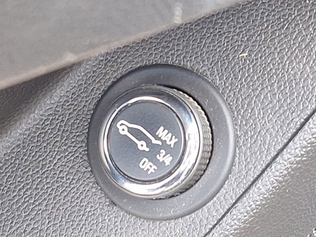 Used 2023 Chevrolet Traverse Premier image 32