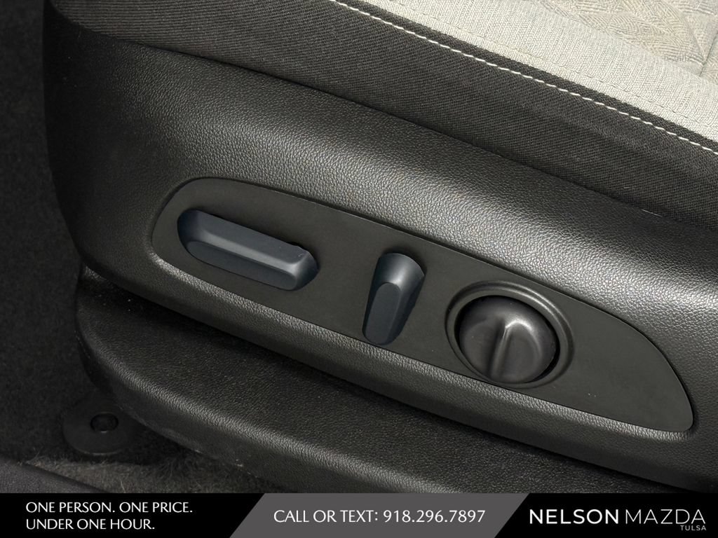 Used 2024 Chevrolet Equinox LS w/ LS Convenience Package FWD image 18