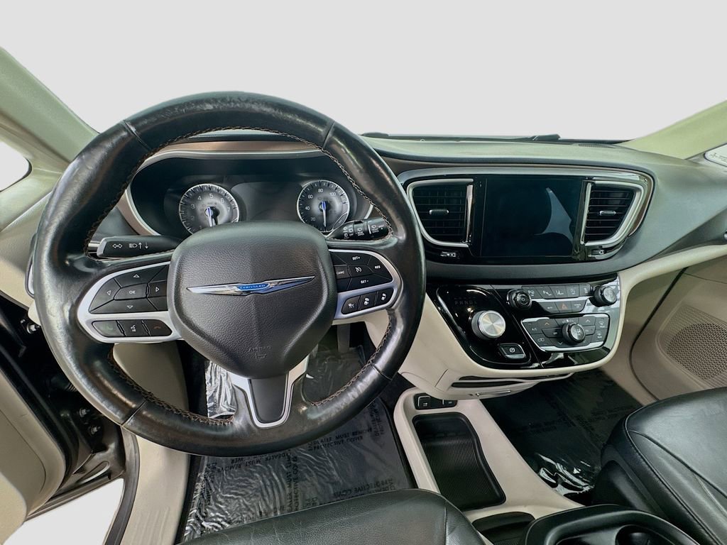 Used 2019 Chrysler Pacifica Touring-L w/ Advanced Safetytec Group FWD image 13