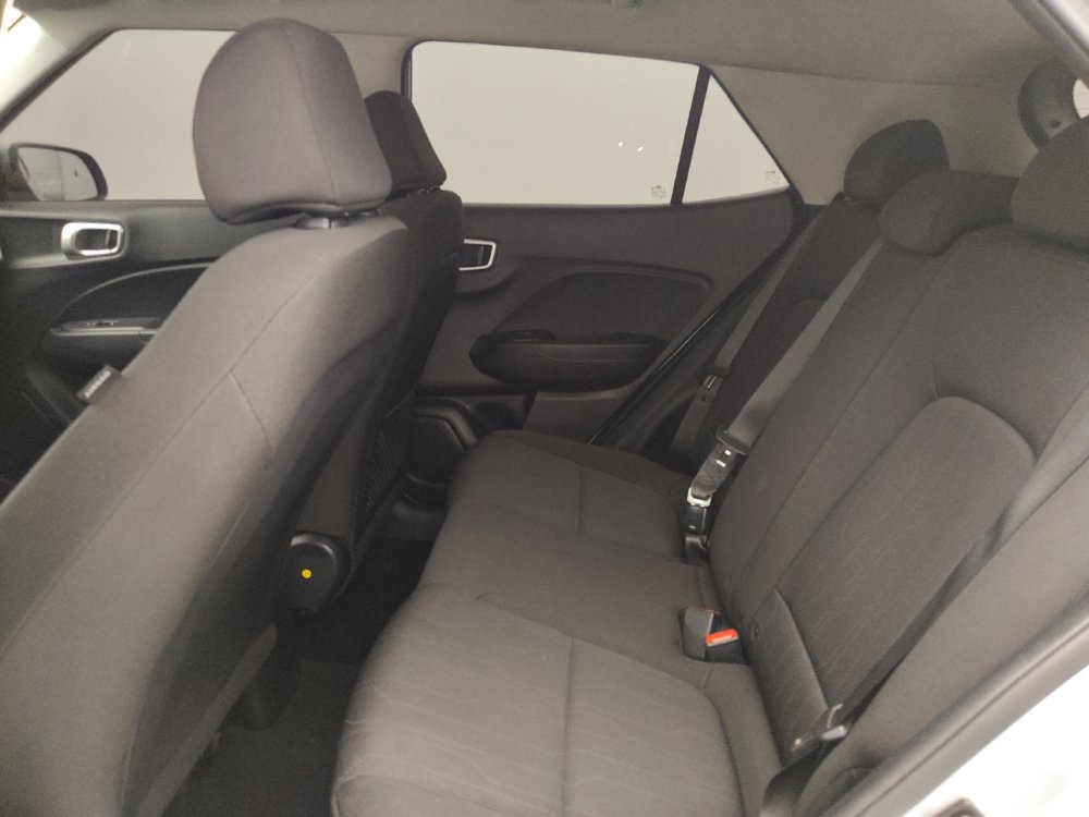 Used 2022 Hyundai Venue SE FWD image 18