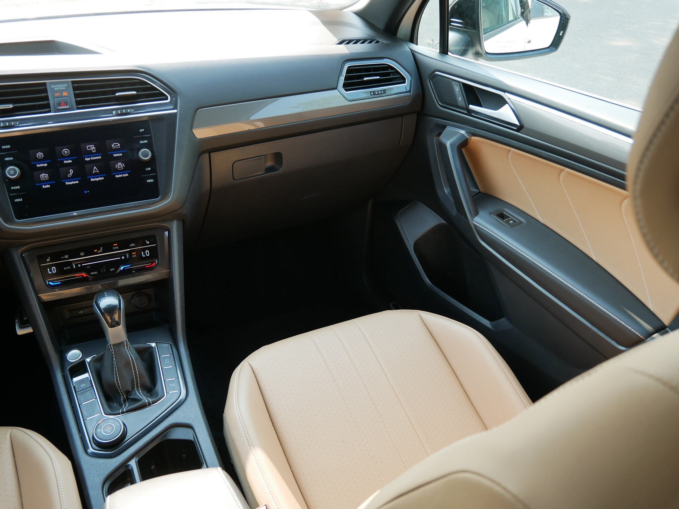 Certified 2023 Volkswagen Tiguan SE R-Line AWD/4WD image 11