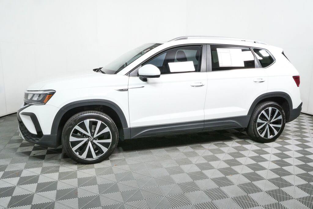 Certified 2023 Volkswagen Taos SE FWD image 28