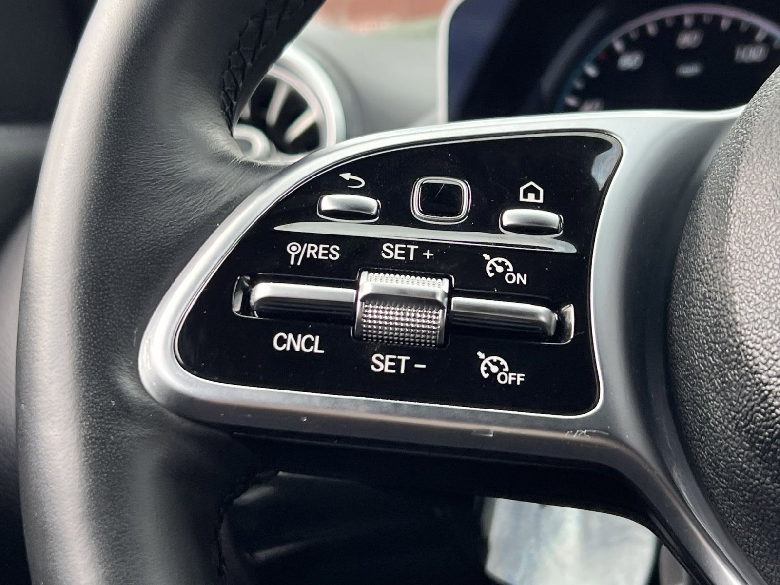 Certified 2021 Mercedes-Benz GLA 250 4MATIC w/ Premium Package image 30