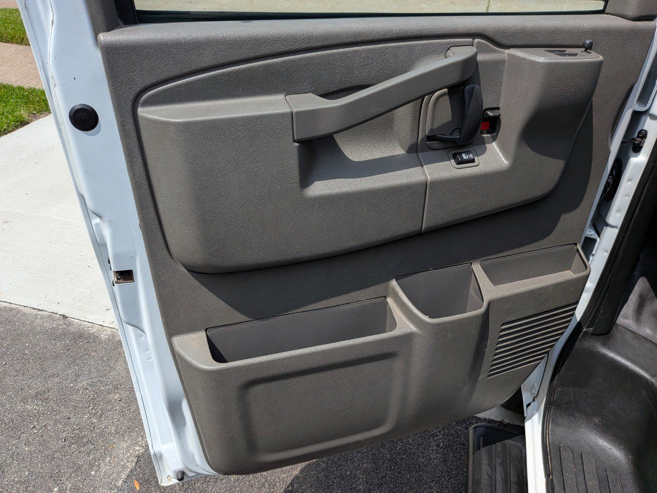 Used 2023 Chevrolet Express 3500 LS RWD image 20