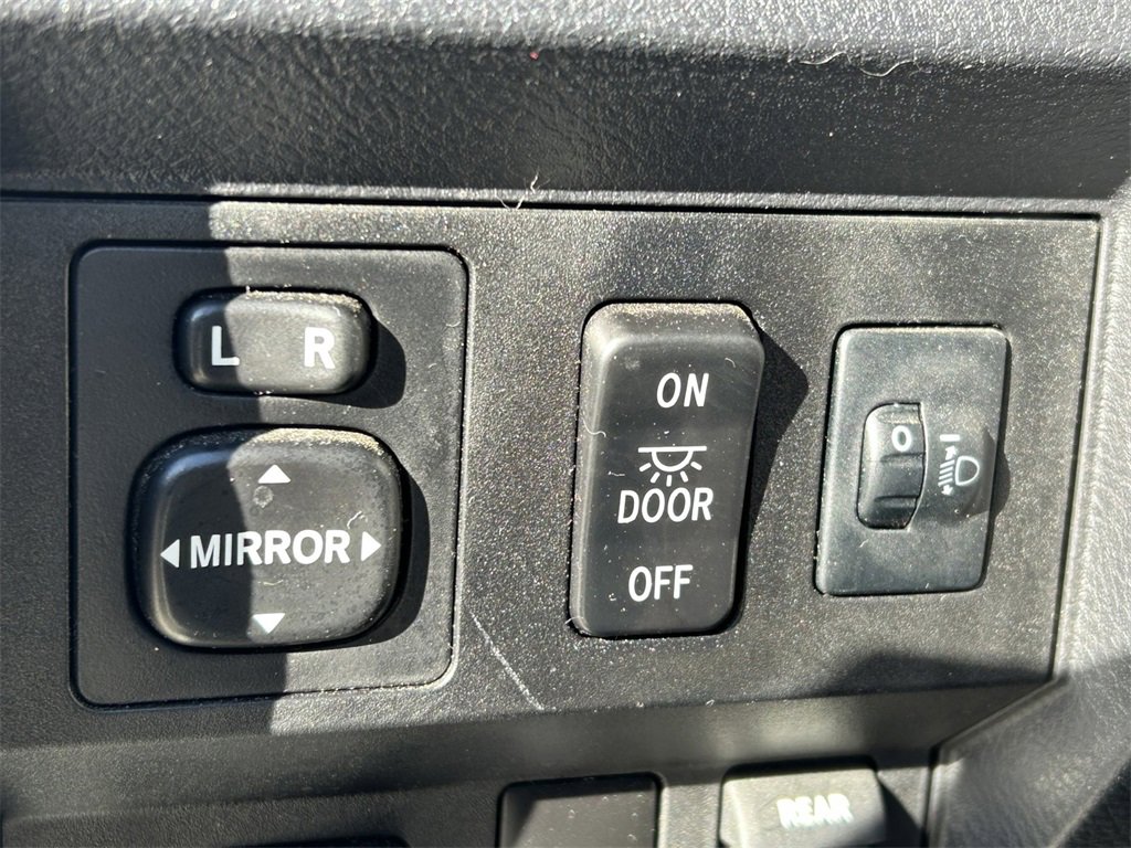 Used 2018 Toyota Tundra SR5 image 28