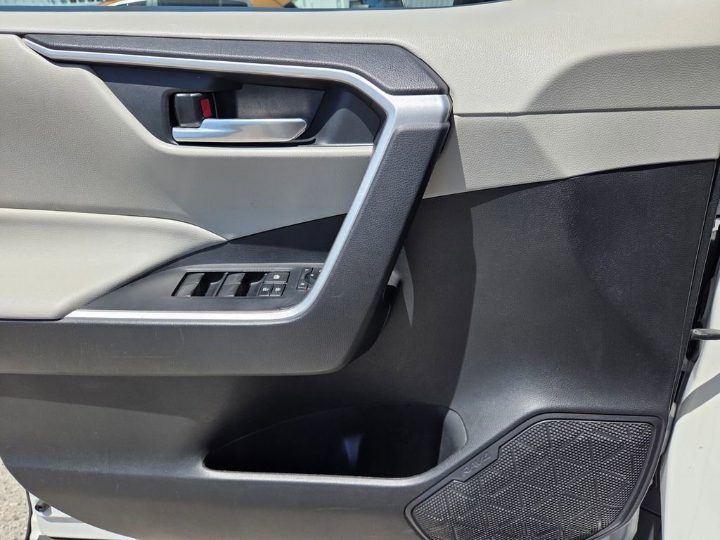 Used 2021 Toyota RAV4 XLE FWD image 20