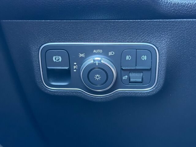Certified 2022 Mercedes-Benz GLB 250 4MATIC image 32