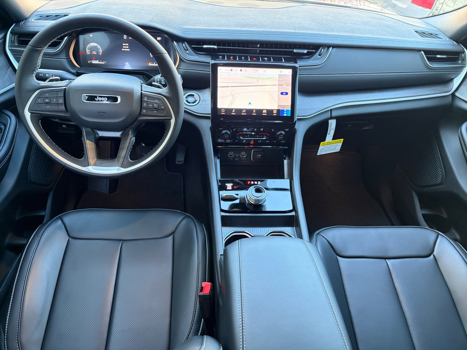 New 2025 Jeep Grand Cherokee Limited w/ Luxury Tech Group II image 17