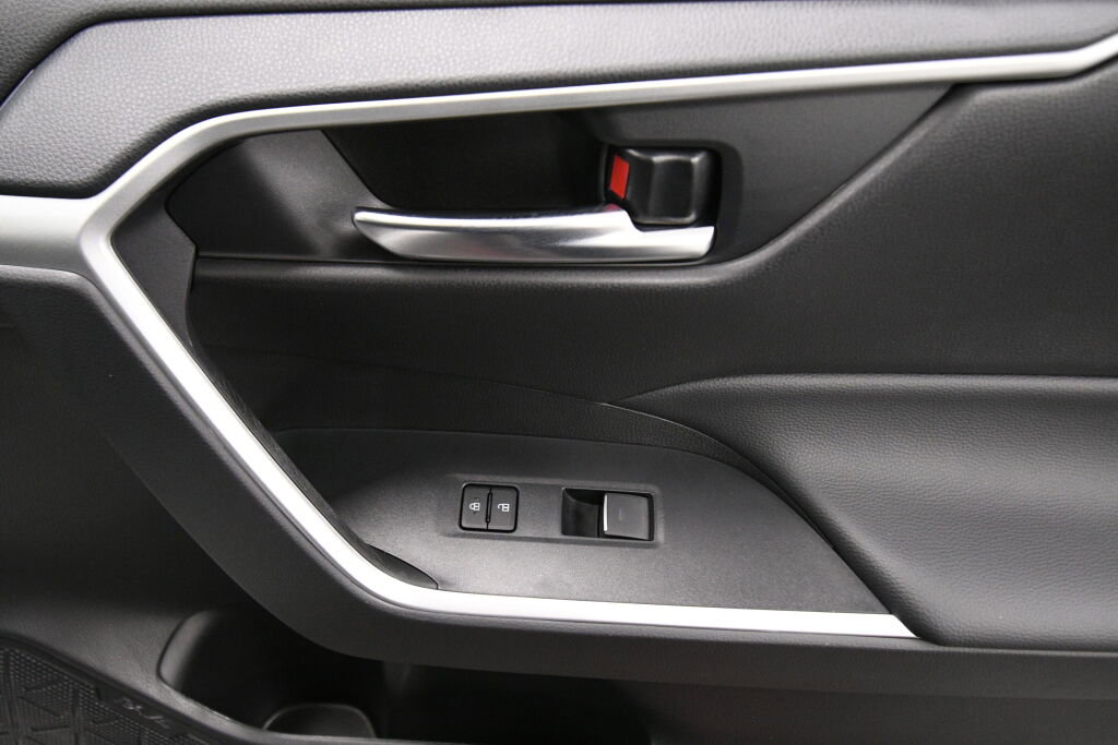 Used 2025 Toyota RAV4 XLE Premium AWD/4WD image 29