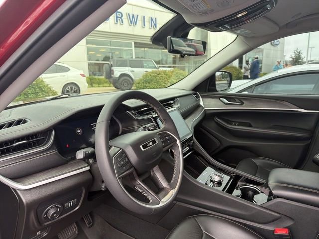 Used 2023 Jeep Grand Cherokee L Limited w/ Luxury Tech Group II AWD/4WD image 19