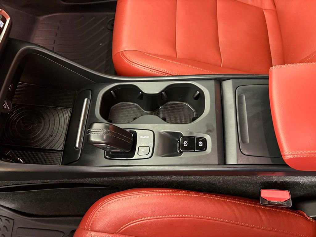 Used 2019 Volvo XC40 T5 Momentum AWD/4WD image 29