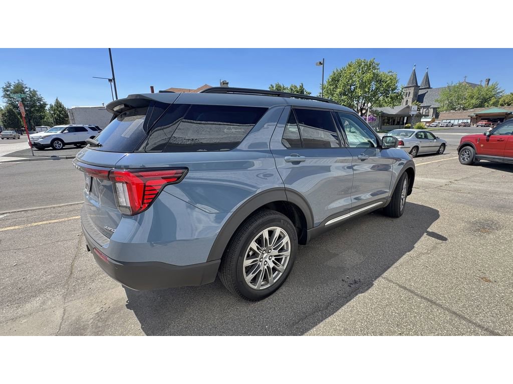 Used 2025 Ford Explorer Active w/ Active Comfort Package image 6