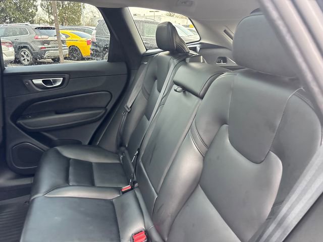 Used 2023 Volvo XC60 B5 Core image 3