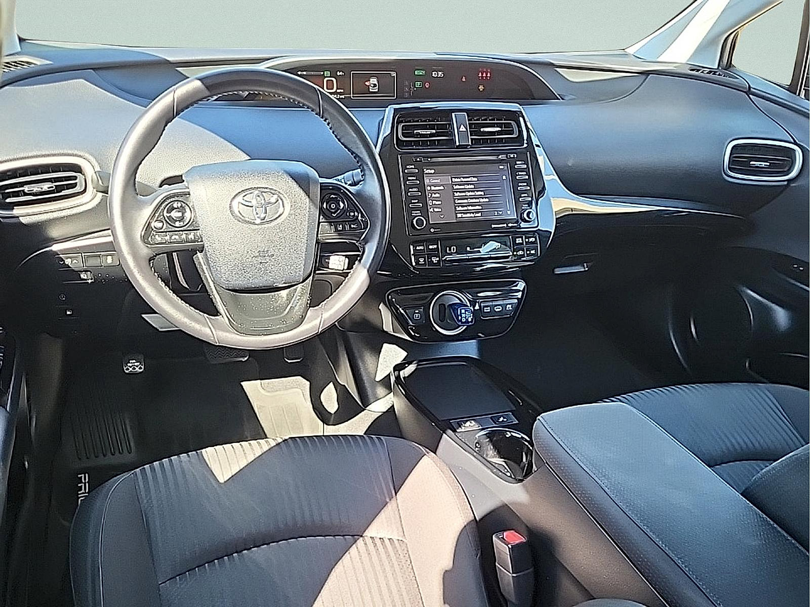 Used 2020 Toyota Prius Prime LE FWD image 15