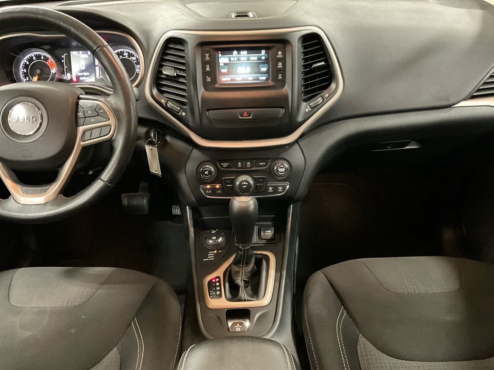 Used 2017 Jeep Cherokee Latitude AWD/4WD image 11