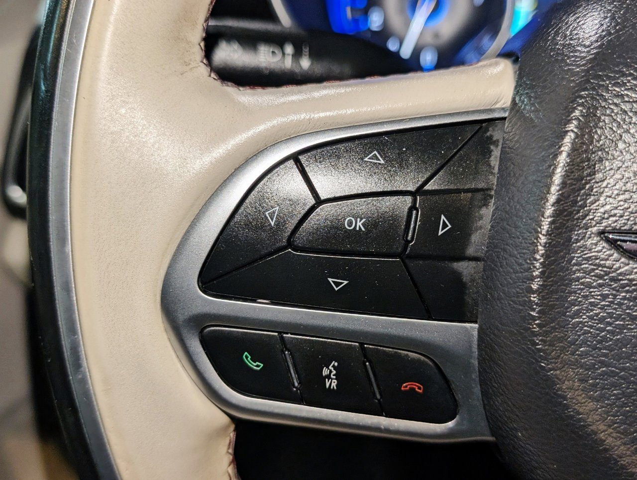 Used 2017 Chrysler Pacifica Limited image 59