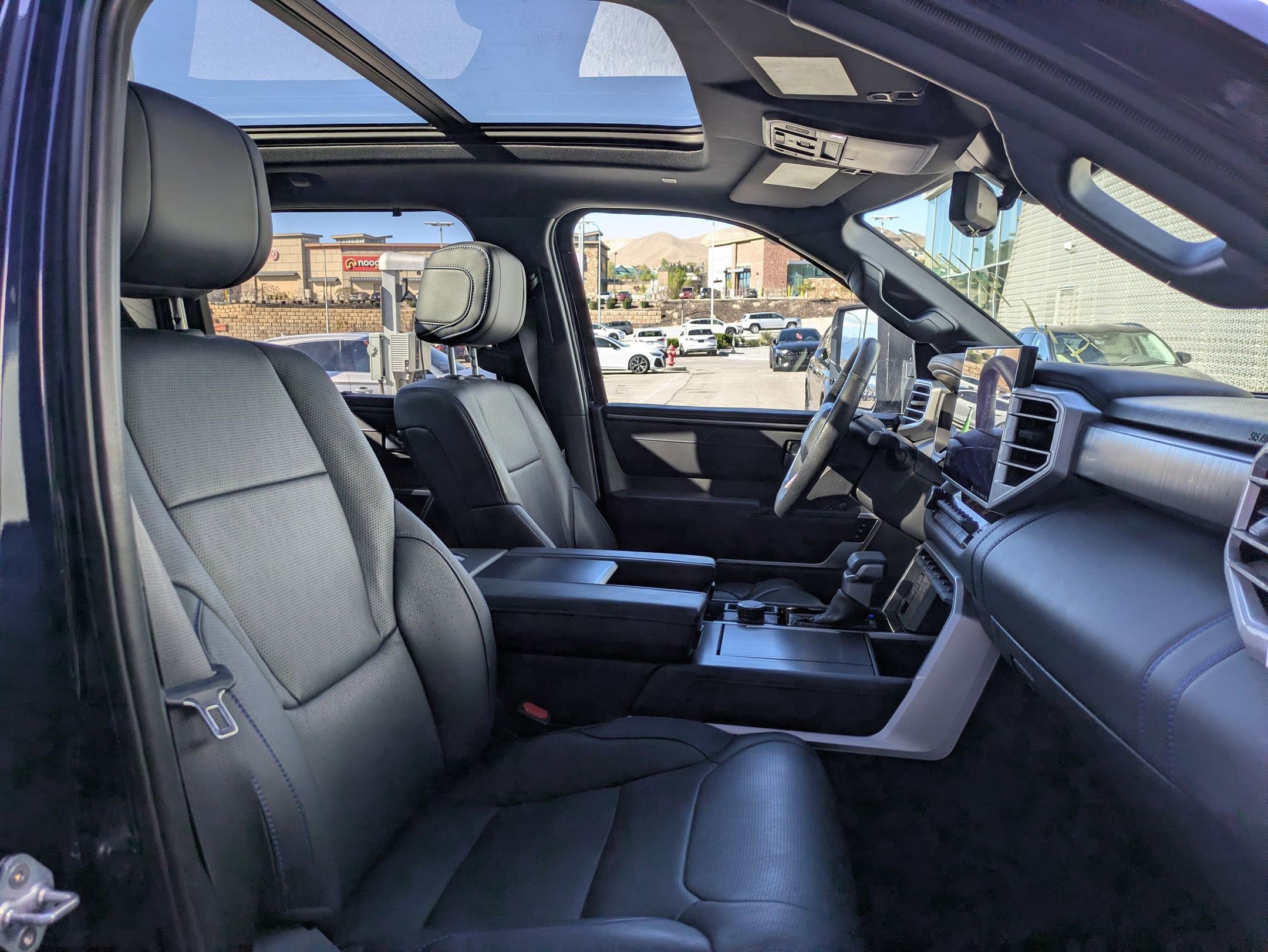 Used 2024 Toyota Tundra Platinum AWD/4WD image 27