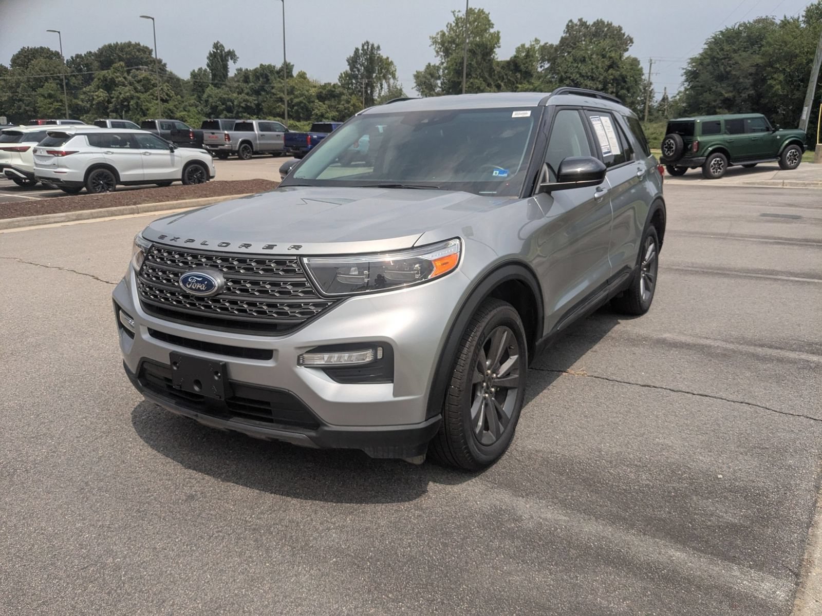 Used 2023 Ford Explorer XLT w/ Equipment Group 202A AWD/4WD image 7
