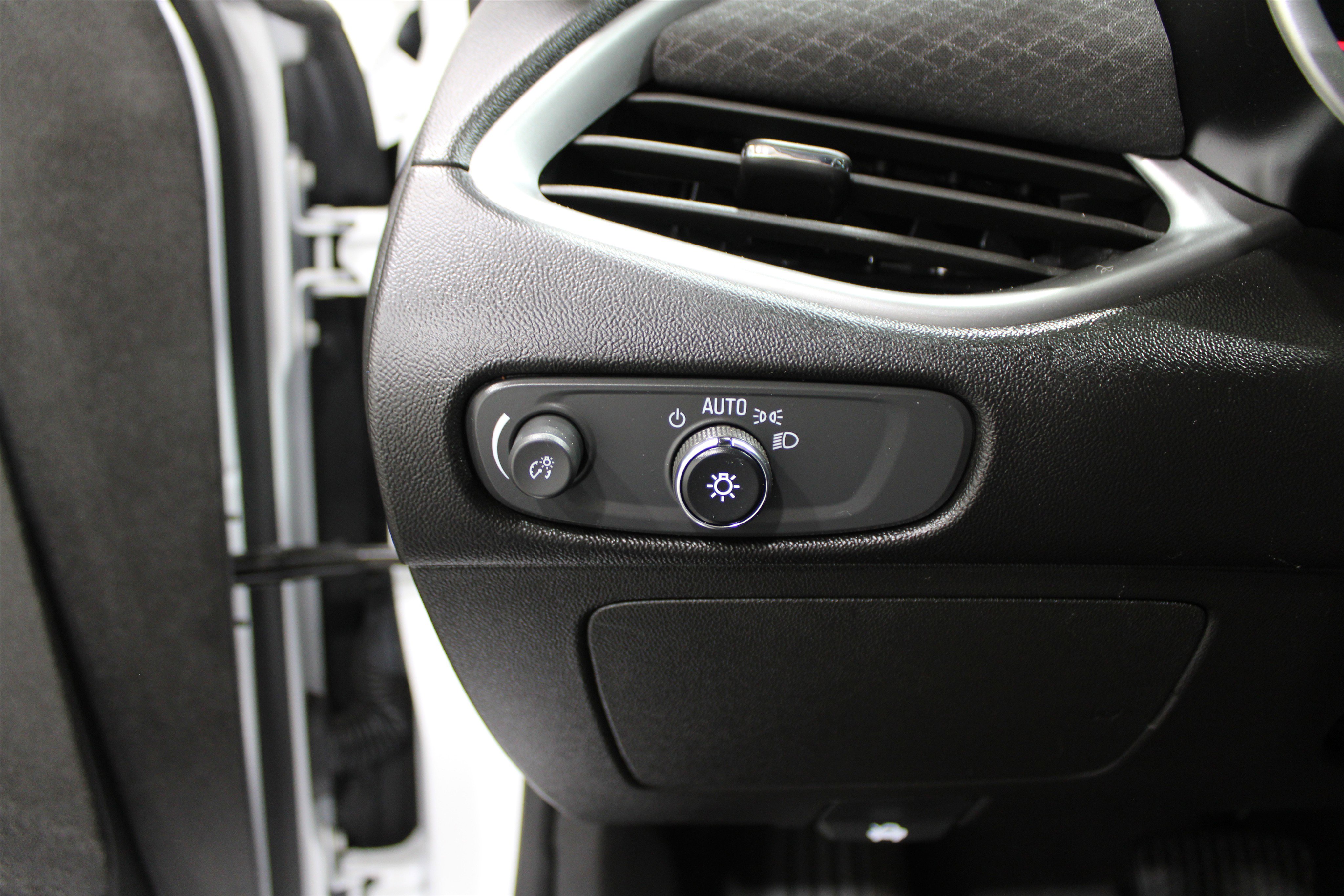 Used 2024 Chevrolet Malibu LT image 8