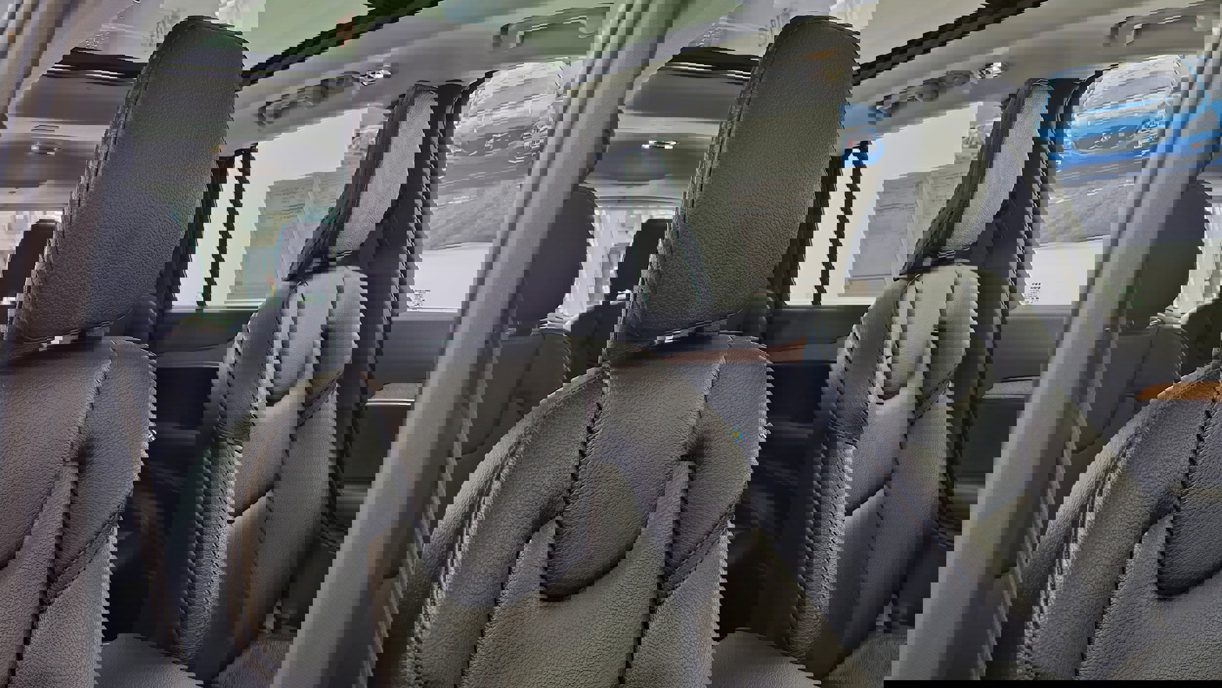 Certified 2022 Volvo XC90 T8 Inscription Expression w/ Advanced Package image 12